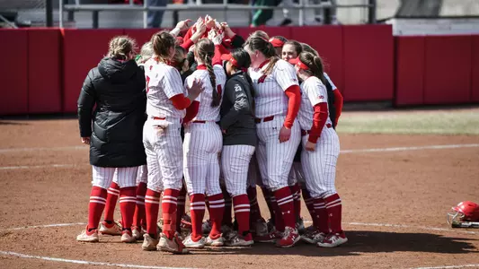 Badgers huddle against Michigan State