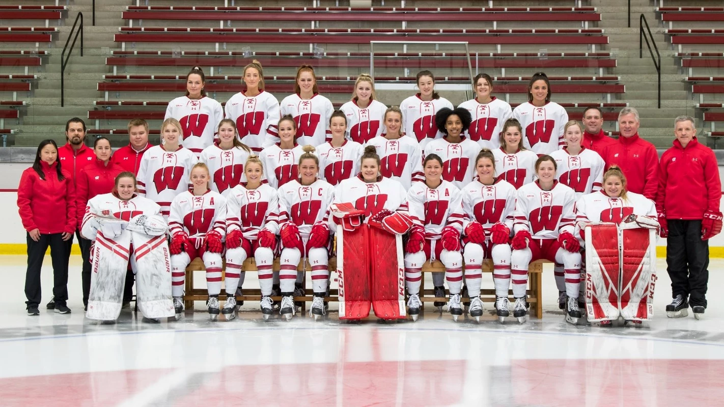 2019-20 Wisconsin Women's Hockey Team Photo
