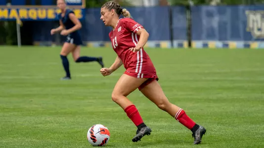 Natalie Viggiano dribbling the ball