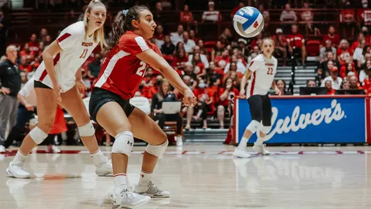 Gulce Guctekin makes a perfect pass against Marquette.