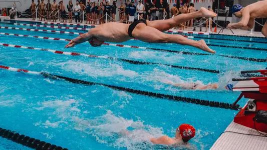 The Badgers compete in the 200 free relay