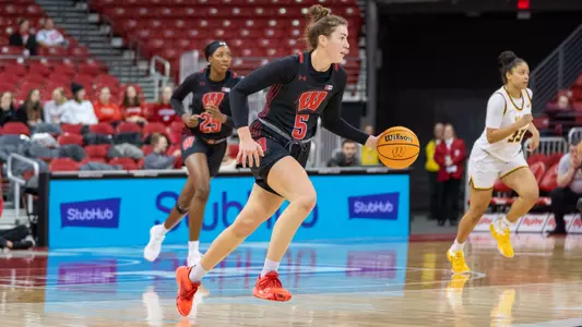 Julie Pospisilova dribbling down the court against Valpo