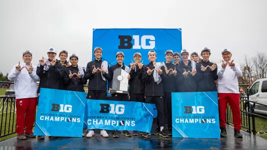 Wisconsin celebrates after winning the 2023 Big Ten Men's Cross Country Championship