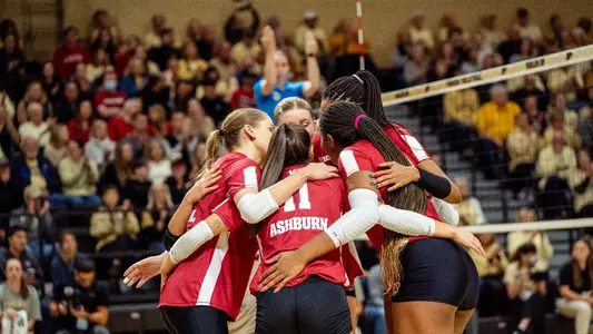 Badgers huddle during match vs Purdue