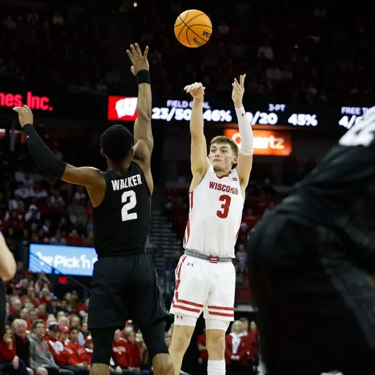 Connor Essegian (3) against MSU during the 2022-23 season