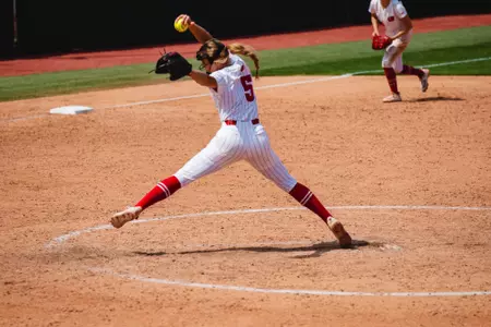 Maddie Schwartz pitching the ball