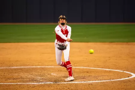 Maddie Schwartz pitching the ball