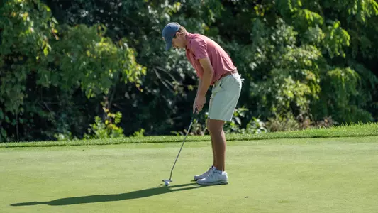 Cameron Huss shoots a put