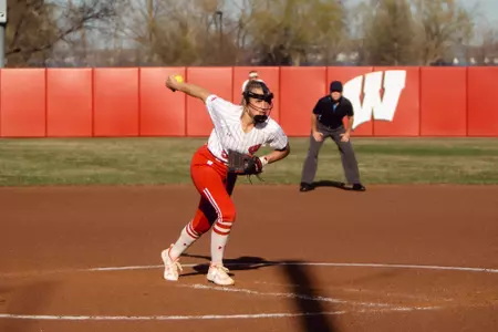 Maddie Schwartz pitching