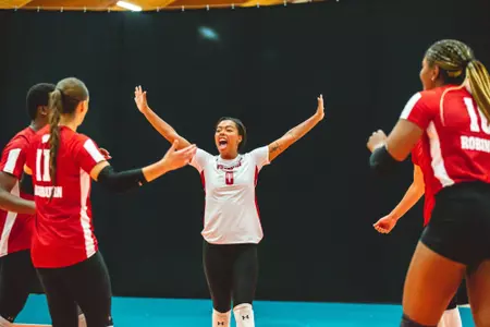 VB Sydney Reed and team celebrate after point