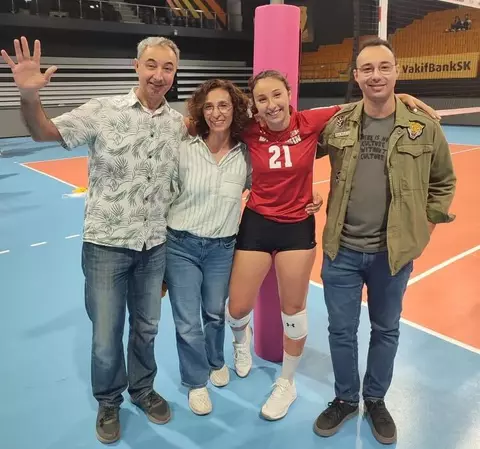 Gulce Guctekin, Wisconsin volleyball, and her family together on the 2023 European Tour