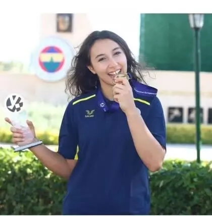 Gulce Guctekin, Wisconsin volleyball, holds a trophy during the Badgers' 2023 European Tour