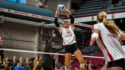 Izzy Ashburn jump sets the ball to Sarah Franklin