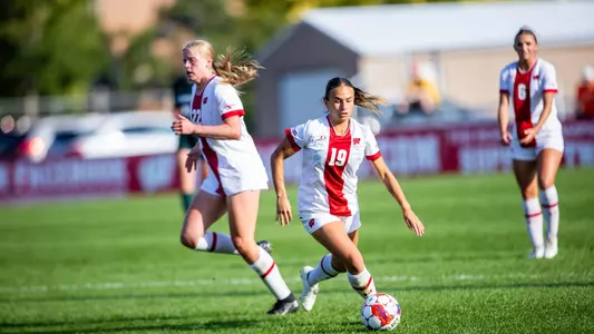 Aryssa Mahrt dribbles upfield