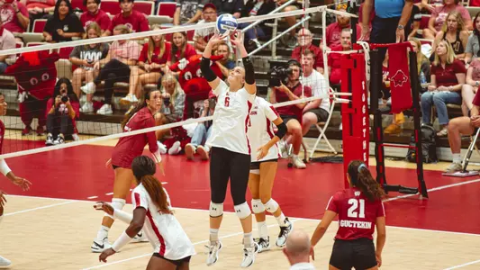 MJ Hammill sets the ball during match against Arkansas (Aug. 30)