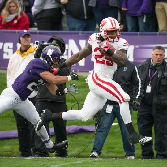 Wisconsin Badgers running back Melvin Gordon (25) carries the ball during an NCAA college football game against the Northwestern Wildcats Saturday, October 4, 2014, in Evanston, Ill. The Wildcats won 20-14. (Photo by David Stluka)