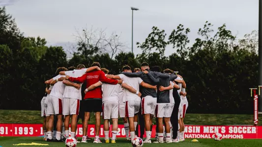 Men's soccer huddles before Viterbo matchup