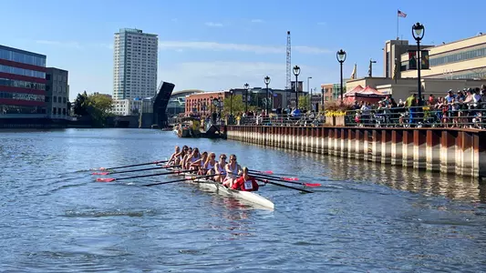 Wisconsin women's rowing races at the Milwaukee River Challenge