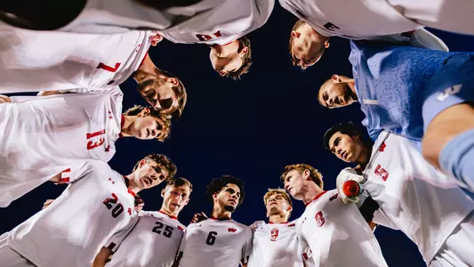 Men's soccer huddles before a faceoff against Indiana