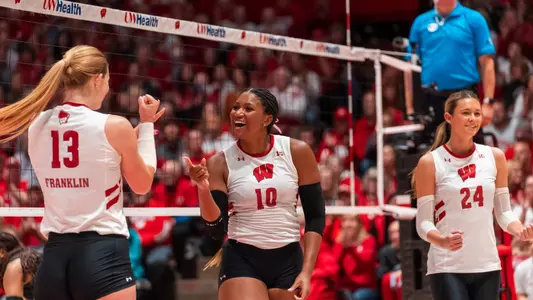Devyn Robinson celebrates with Sarah Franklin