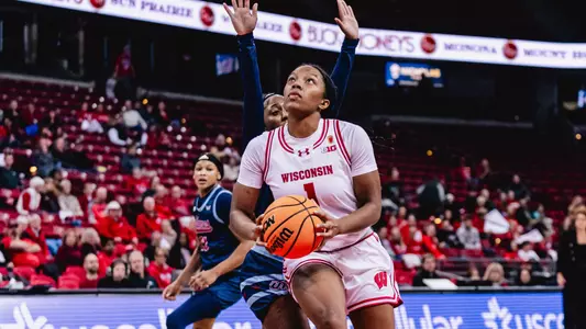 Carter McCray drives to the rom