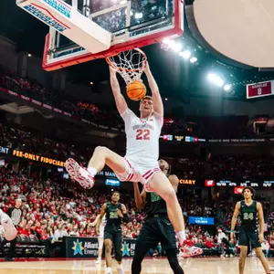 Steven Crowl dunks the ball against Chicago State 2023-24