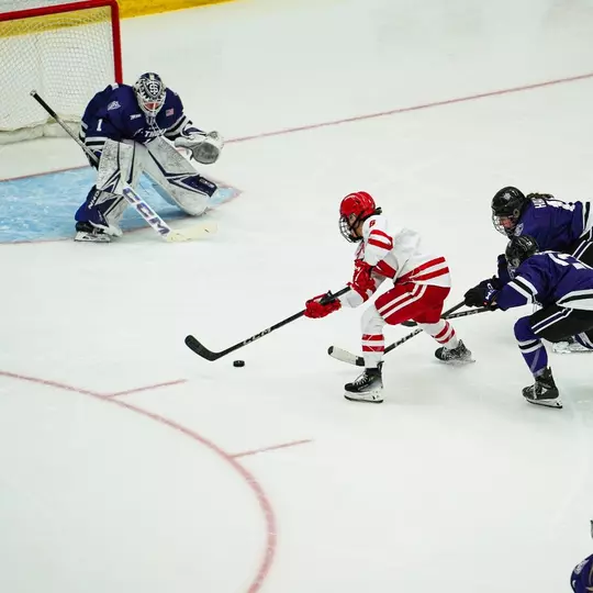 Lacey Eden breaks loose from St. Thomas defenders