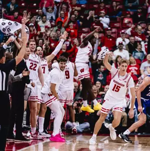 Isaac Gard hits first career three against Holy Cross