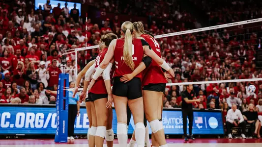 Wisconsin huddles in match vs Nebraska