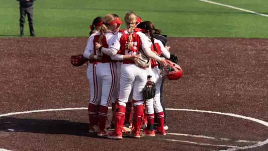 Wisconsin Softball huddles up against Iowa