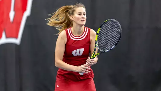 Alina Mukhortova prepares for her opponent's return