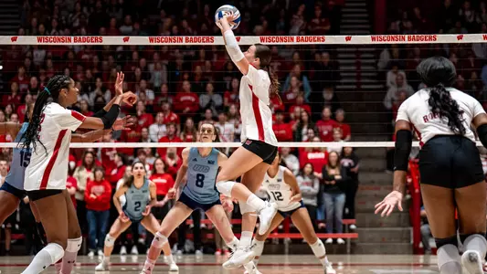 Carly Anderson Setting Volleyball 4/25