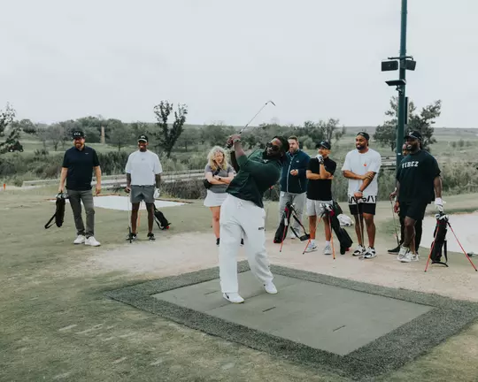 Melvin Gordon tees off with Vibez