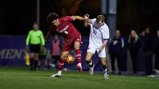 Roberto Burlew battles at Washington