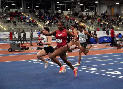 Kiley Robbins sprints the 60 meters at the Wisconsin Midwest Invite