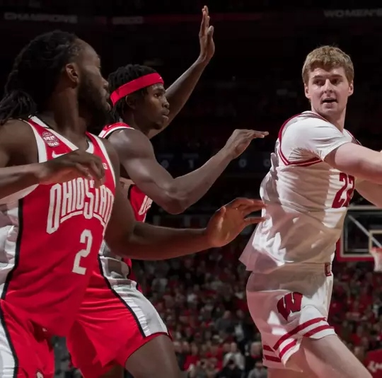 Steven Crowl guarded by Bruce Thornton