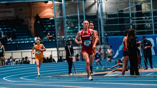 Micah Wilson running at the Dr. Sander Invite
