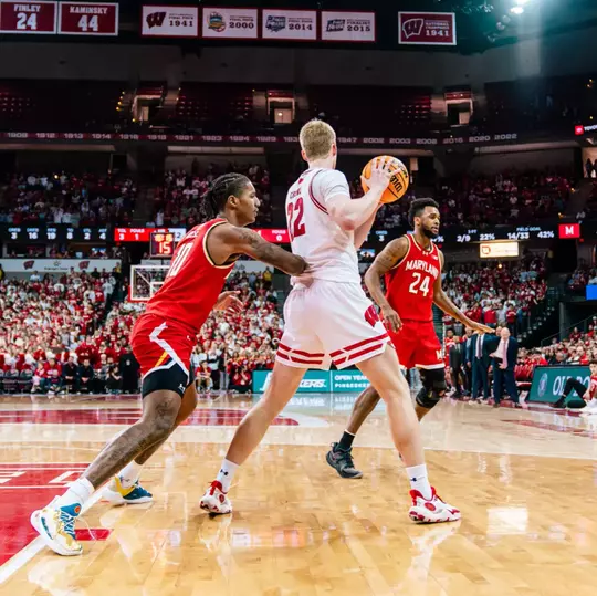 Steven Crowl posts against Julian Reese on Maryland in 2024