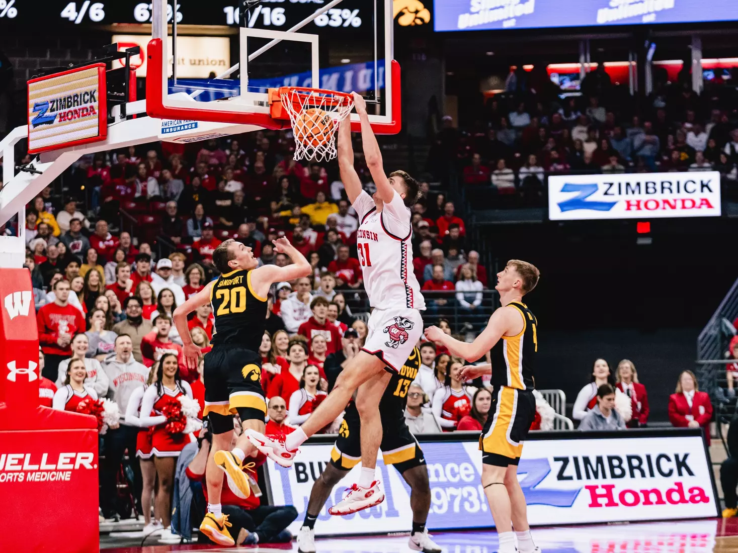Nolan winter throws down a dunk vs. Iowa