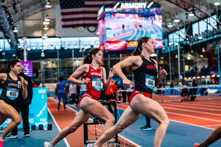 Emma Kruse runs at the Dr. Sander Invitational
