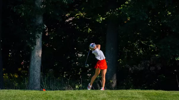 Lauren Sammon tees off at Badger Invitational