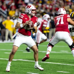 Simmons drops back vs. Iowa