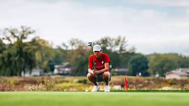Will Harned lines up putt at Badger Invitational