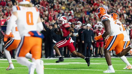 Wisconsin Badgers during a Big Ten Conference NCAA college football game against the Illinois Fighting Illini, Sat., Nov. 22, 2025, in Madison, Wis. (Photo by David Stluka/Wisconsin Athletic Communications)