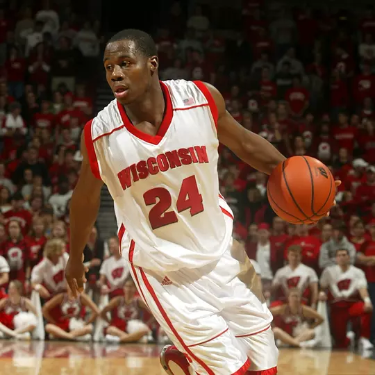Madison, Wisconsin - 11/8/03. University of Wisconsin guard Freddie Owens (24) during the exhibition game vs. the EA Sports All-Stars at the Kohl Center. Wisconsin beat EA Sports 103-81 . ©David Stluka