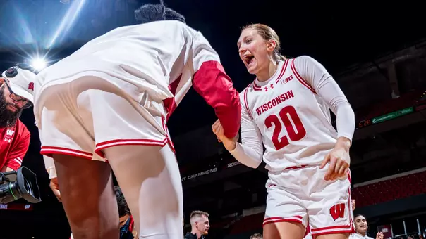 Kyrah Daniels vs Oakland