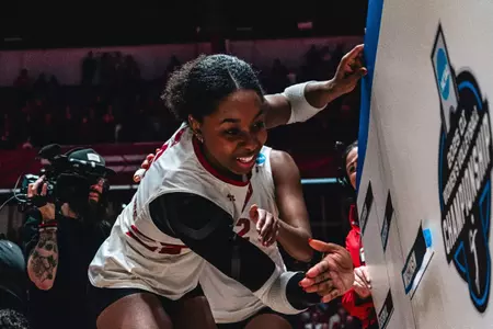 Trinity Shadd-Ceres puts the Wisconsin sticker on the NCAA Bracket Ticket in win over UNC