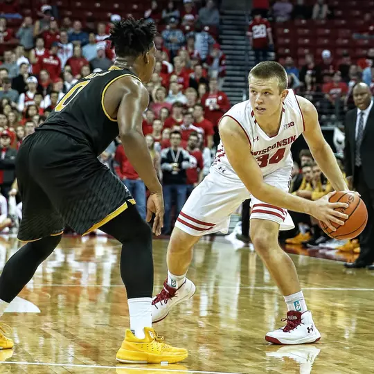 Brad Davison vs. Milwaukee