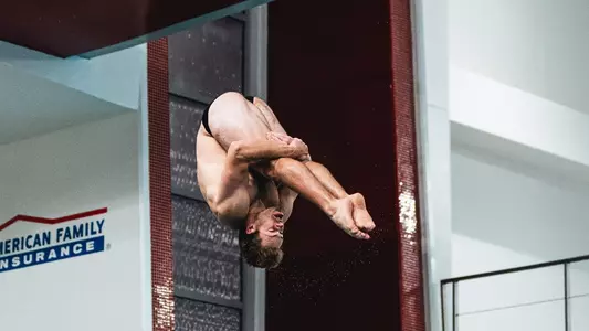 Jan Lanser dives at Soderholm