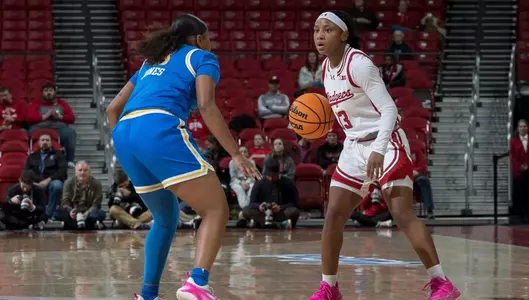 Ronnie Porter dribbles the ball in game vs UCLA
